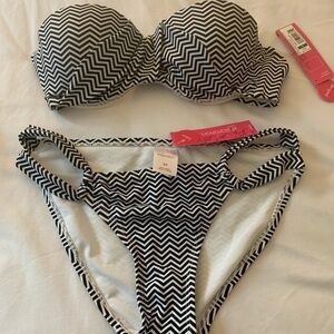 XHILERATION NWT Black and White Zigzag Bikini Medium Top/Small Bottom